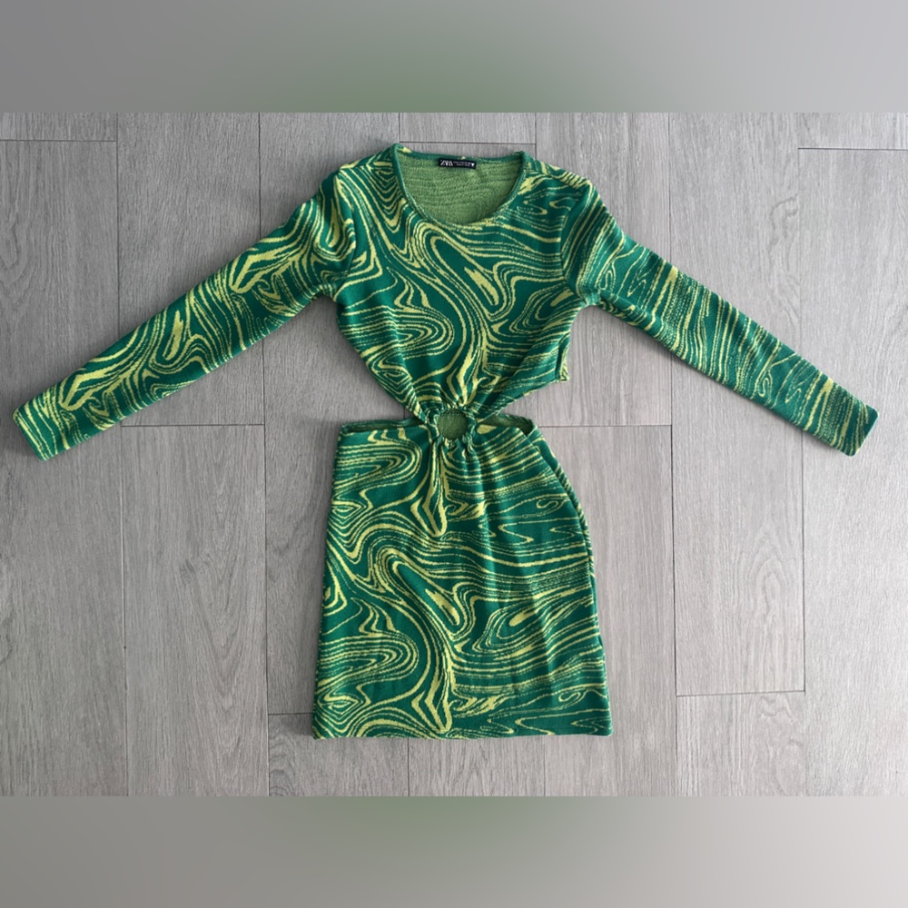 Zara dress. Size medium. Sweater like material! Worn once